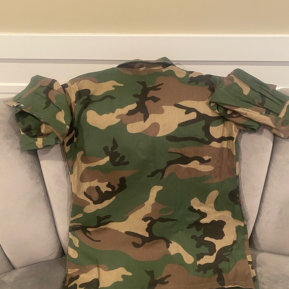 Camo and Red Lip jacket 👄 - Picture 2 of 5